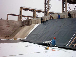 Revêtement d'étang de barrage géomembrane imperméable