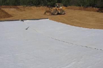 rev&ecirc;tement d'argile g&eacute;osynth&eacute;tique